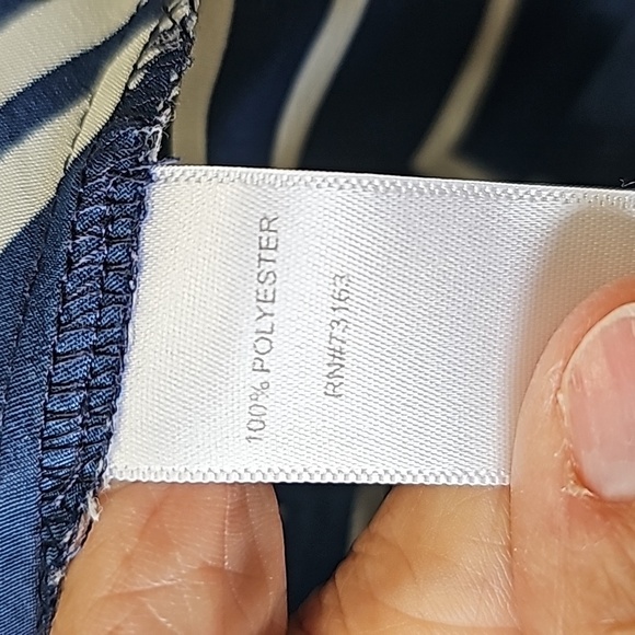 SPENSE WOMEN'S sleevless top. Navy blue and white  geometric design Button. 2 X - Picture 7 of 11